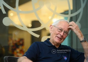 Марс — наш самый близкий шанс иметь другую планету: эксклюзивное интервью с астронавтом Чарли Дьюком