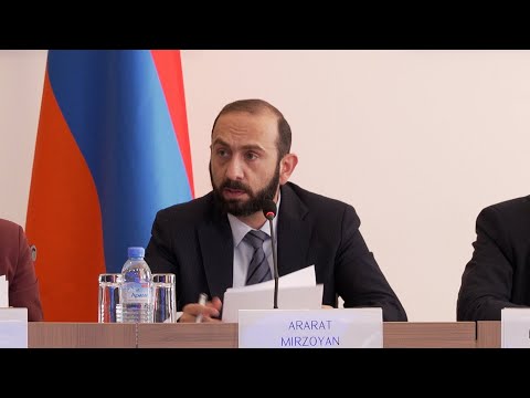 Азербайджан пытается достичь своих устремлений путем применения силы: глава МИД аккредитованным в Армении дипломатам