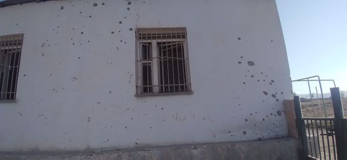 В Сотке в результате азербайджанского обстрела повреждено здание администрации, несколько домов сгорели: глава общины