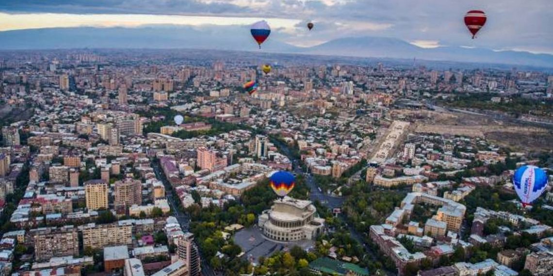  «Открывай Армению с небес»