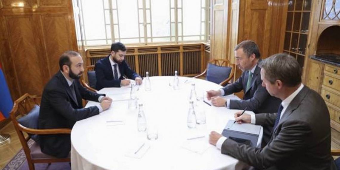 Глава МИД Армении представил спецпредставителю ЕС преступления ВС Азербайджана