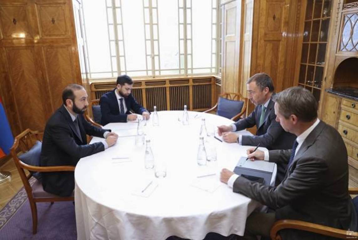 Глава МИД Армении представил спецпредставителю ЕС преступления ВС Азербайджана