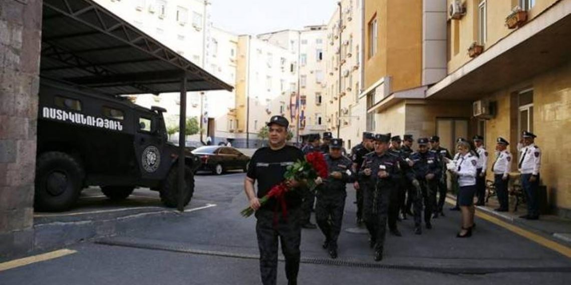 В Полиции Армении почтили память полицейских, погибших при ракетном обстреле Дома культуры Шуши