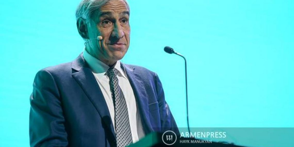 GIF: Мы сможем продвигать технологии и усилить Армению: председатель Попечительского совета FAST