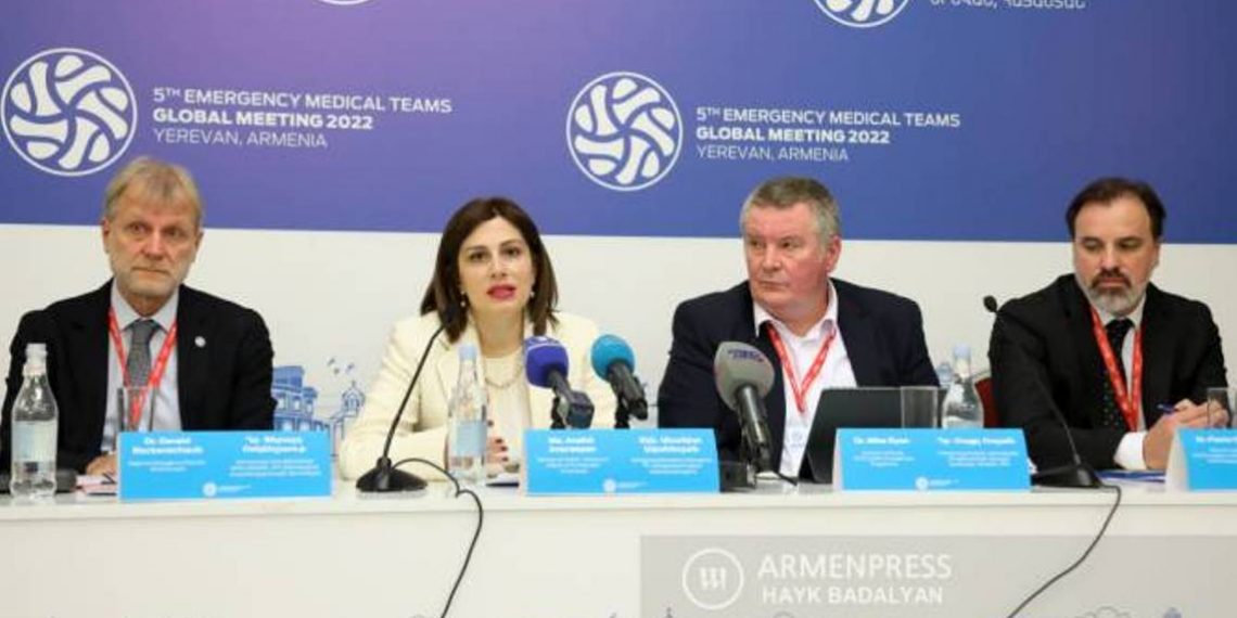 Министр здравоохранения Армении акцентирует внимание на оказании медицинской помощи перемещенным лицам