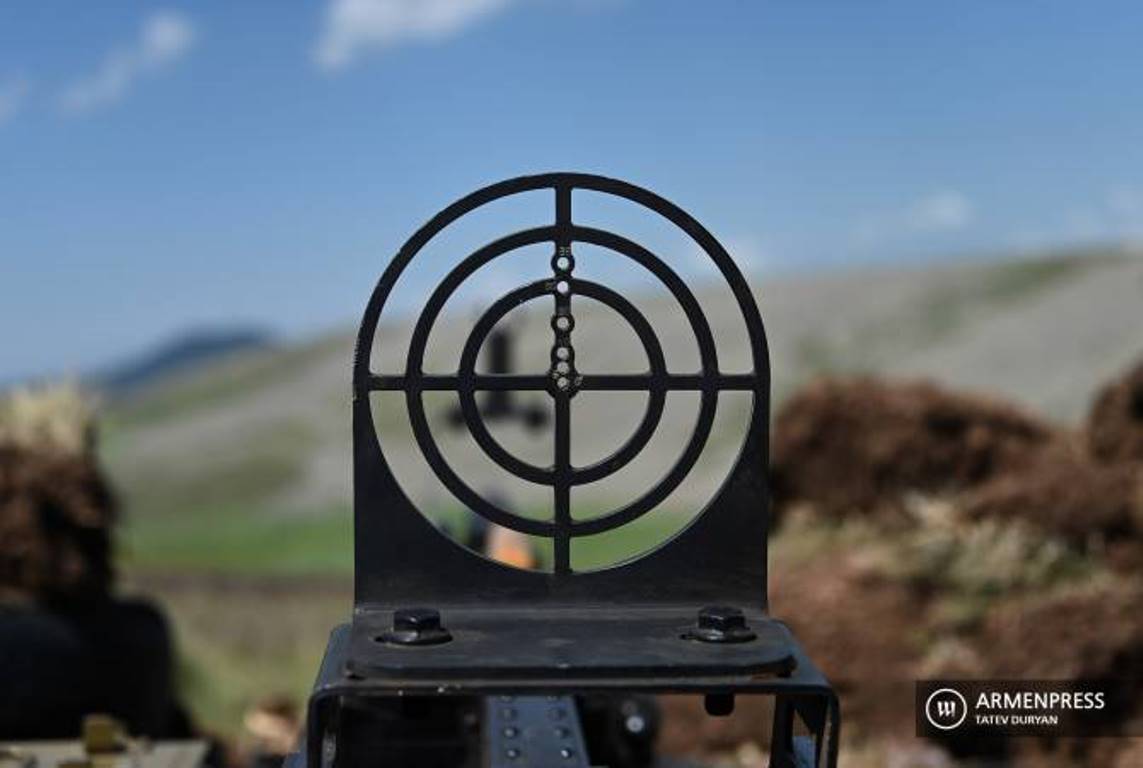 Азербайджан открыл огонь из крупнокалиберного оружия, в настоящий момент огонь противника подавлен