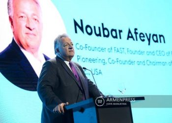 Системы ИИ станут частью человеческой семьи или так и останутся «бездушными существами»: важнейшие темы GIF22