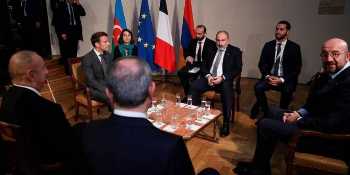 В Праге после перерыва продолжается четырехсторонняя встреча