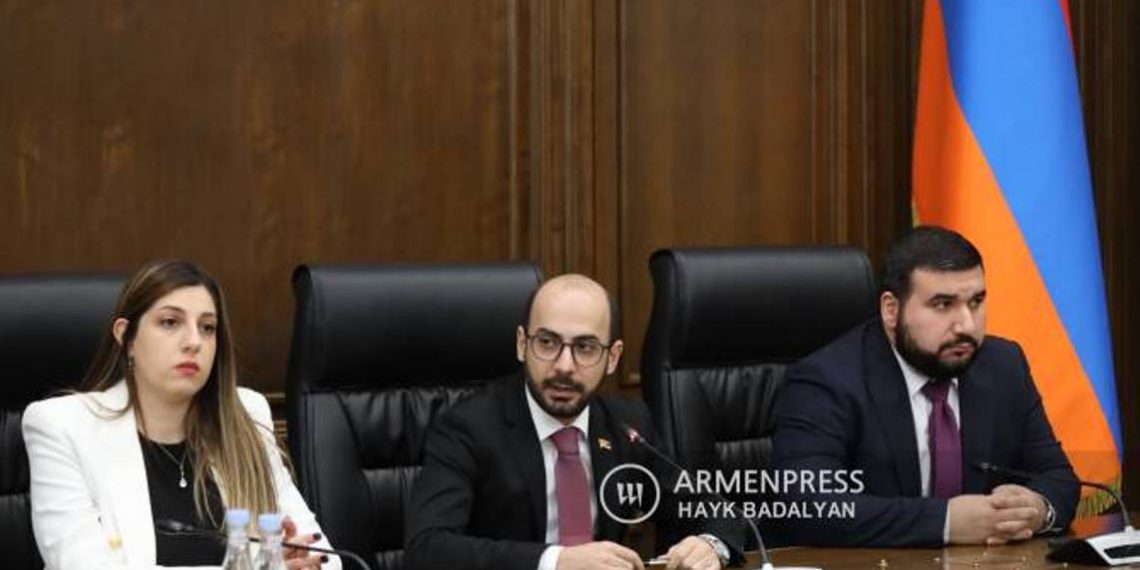 Механизмы еще неизвестны, идут обсуждения: депутат НС Армении о возможных переговорах между Степанакертом и Баку