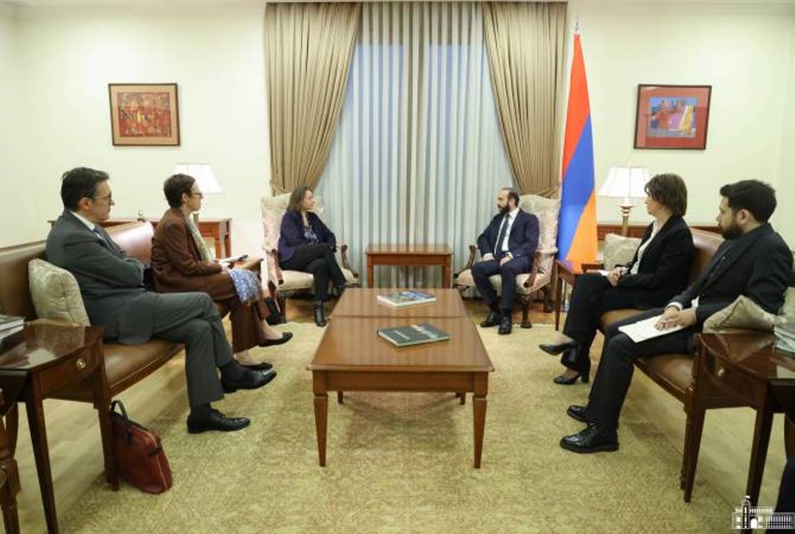 Глава МИД Армении и советник администрации президента Франции обсудили договоренности о гражданской миссии ЕС