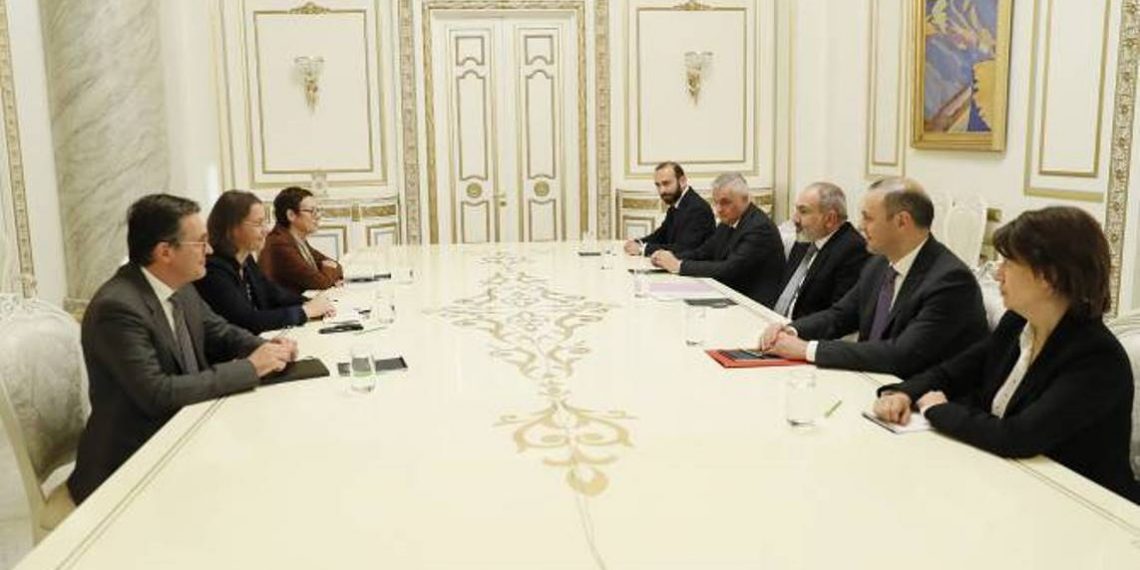 Премьер-министр Пашинян принял советника администрации президента Франции и французского сопредседателя МГ ОБСЕ