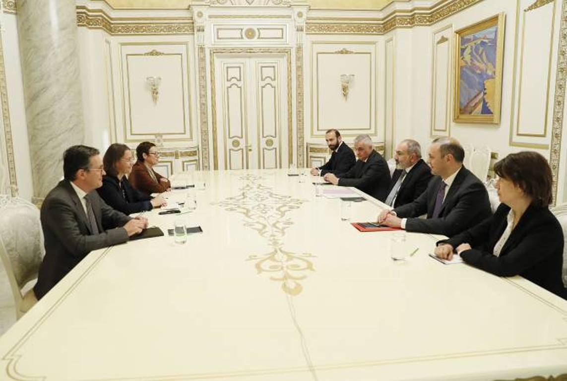 Премьер-министр Пашинян принял советника администрации президента Франции и французского сопредседателя МГ ОБСЕ