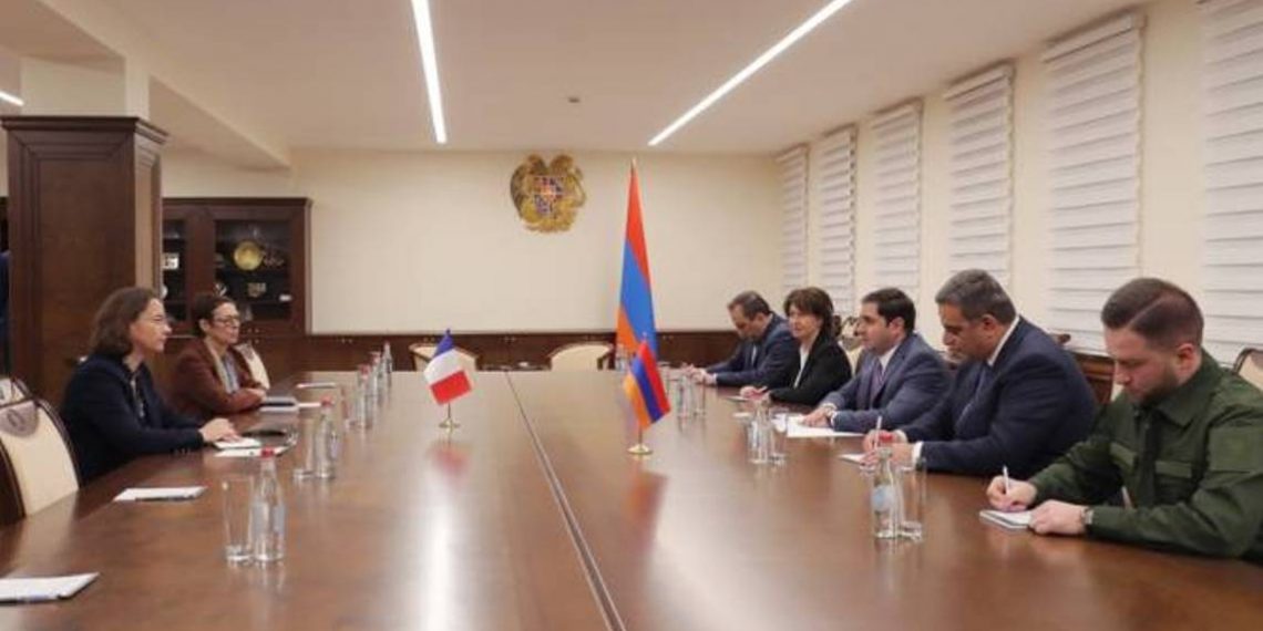 Сурен Папикян и Изабель Дюмон обсудили вопросы армяно-французского сотрудничества в оборонной сфере