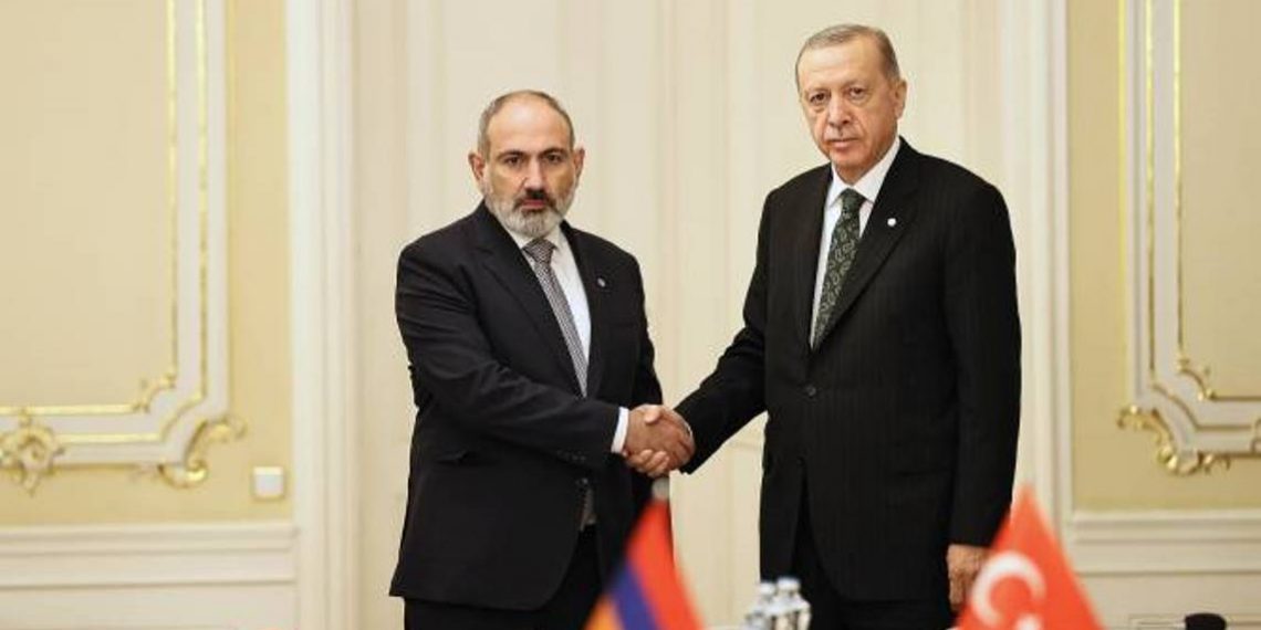 Чавушоглу встречу Пашинян-Эрдоган назвал эффективной