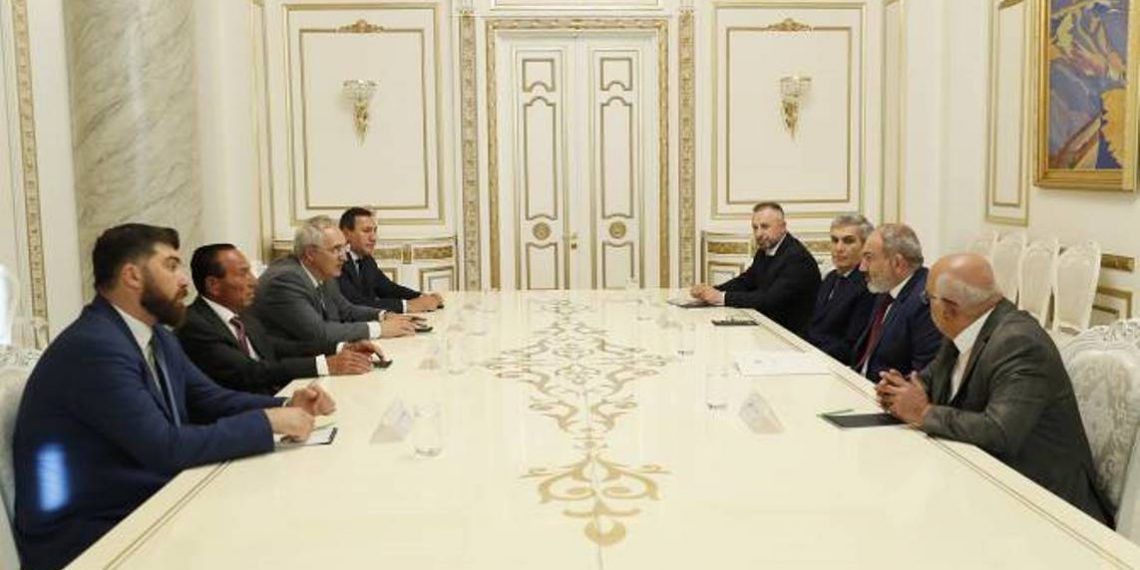 Премьер-министр Пашинян провел встречу с руководителями внепарламентских политических сил