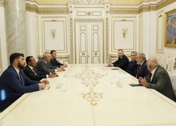 Премьер-министр Пашинян провел встречу с руководителями внепарламентских политических сил
