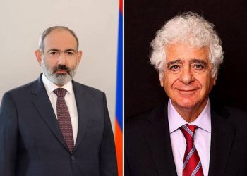 Премьер-министр Армении поздравил Лориса Чкнаворяна с 85-летием