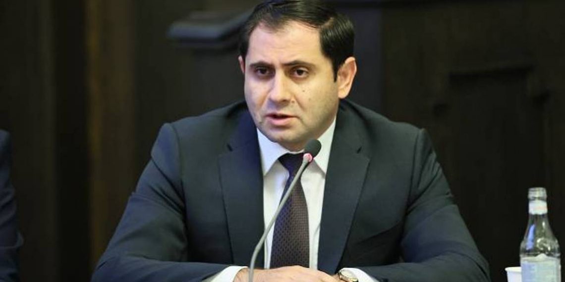 Зарплата военнослужащих-контрактников, прошедших добровольную аттестацию, будет удвоена