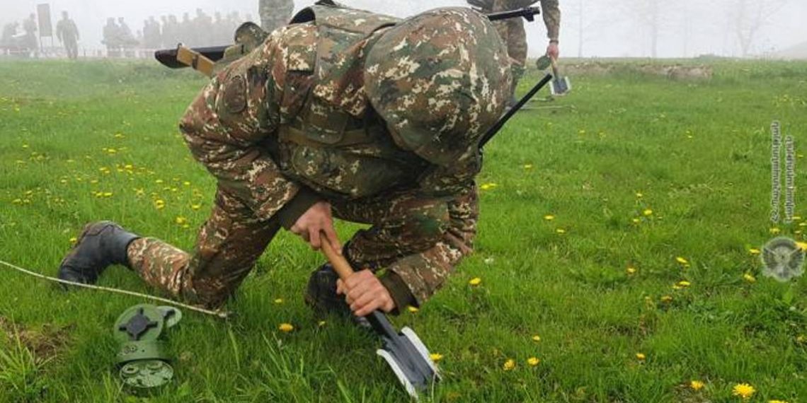 Была заминирована лишь линия соприкосновения, причем с обеих сторон: ответ пресс- секретаря АО на заявление Алиева