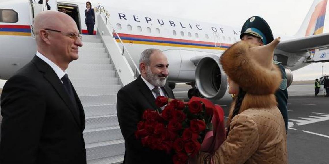 Премьер-министр Армении с рабочим визитом прибыл в Астану