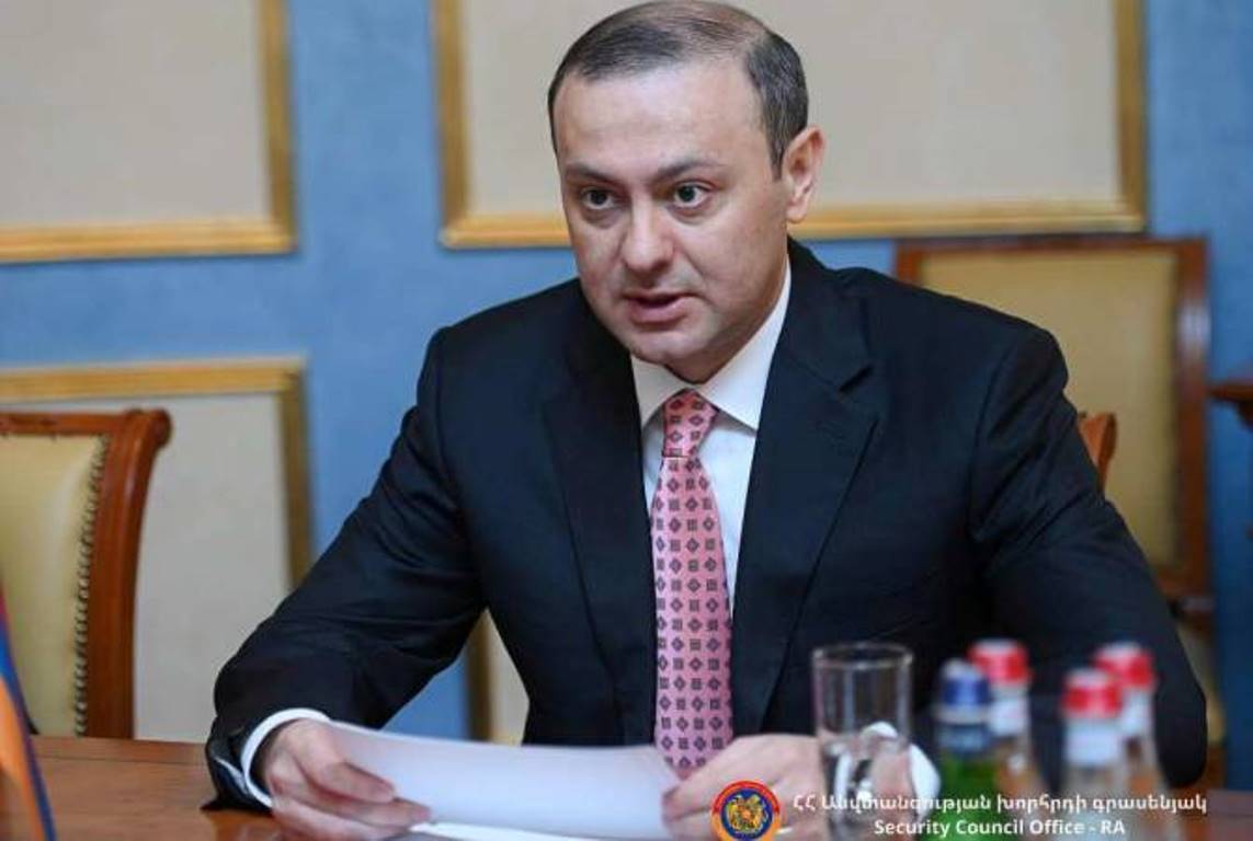 Секретарь Совбеза Армении представил делегации НС Арцаха детали переговорного процесса
