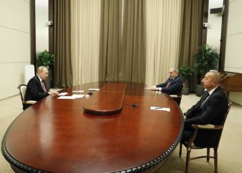 Путин пригласил премьер-министра Армении и президента Азербайджана на трехстороннюю встречу в России