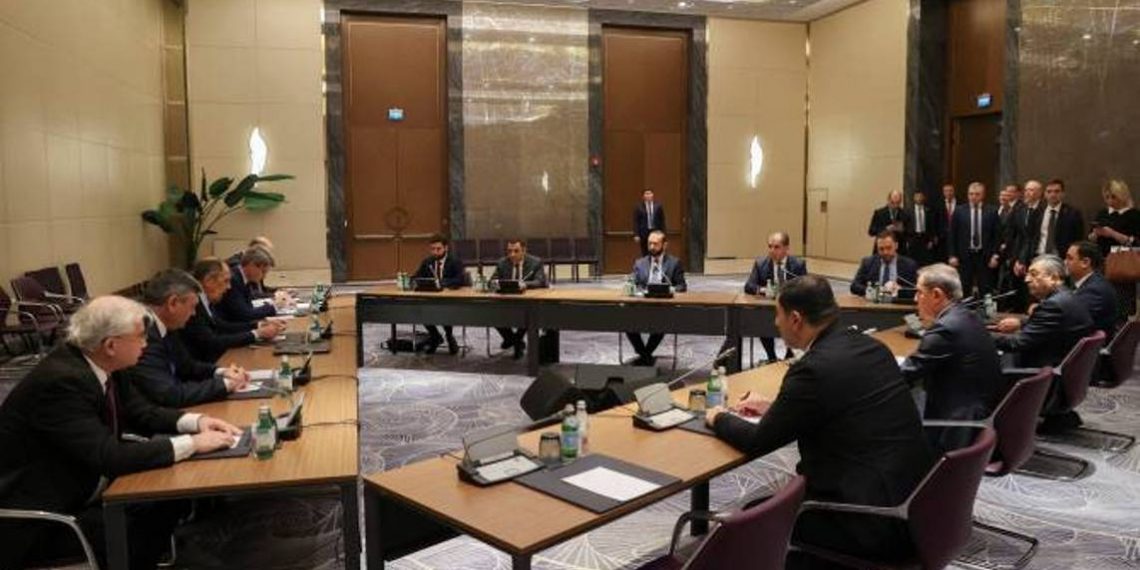 Арарат Мирзоян трехстороннюю встречу считает хорошей возможностью поговорить и попытаться найти решение