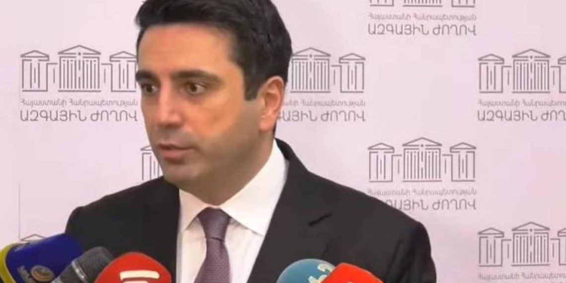 Азербайджан по многим вопросам имеет постоянную связь с властями Арцаха: Ален Симонян