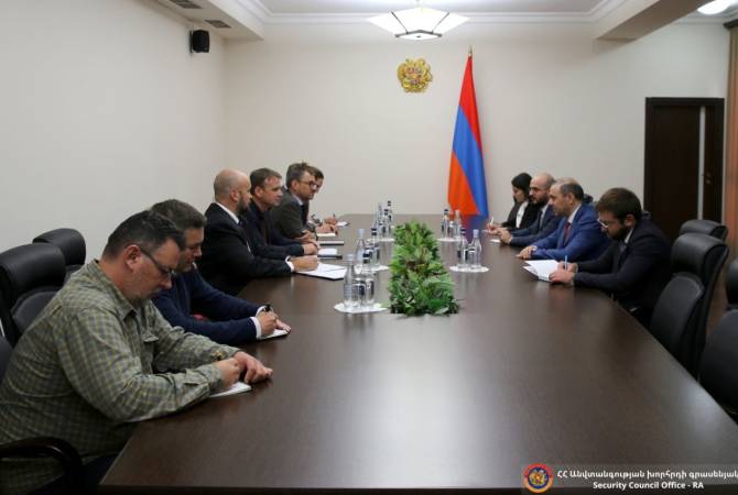 Секретарь Совета безопасности Армении встретился с членами Миссии ЕС по технической оценке
