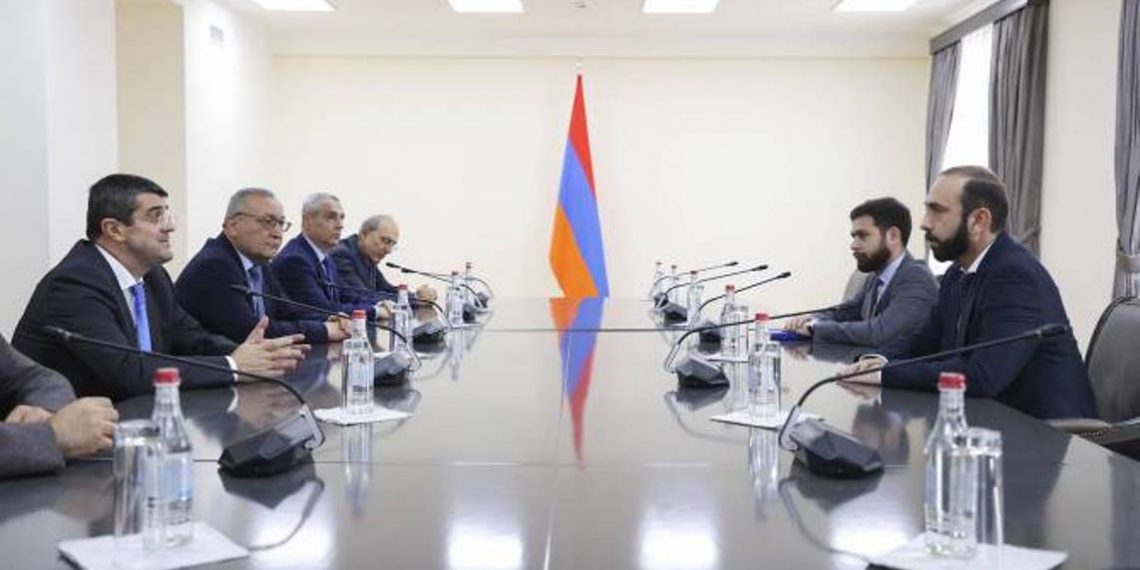 Министр иностранных дел Армении встретился с делегацией во главе с президентом Арцаха