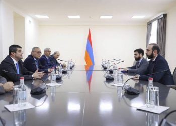 Министр иностранных дел Армении встретился с делегацией во главе с президентом Арцаха