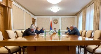 Араик Арутюнян встретился с представителями политических сил Национального собрания Арцаха