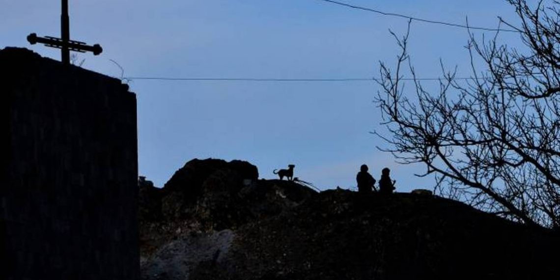 ВС Азербайджана нарушают режим прекращения огня, вначале стреляя по своим позициям, затем по армянским: МО Армении