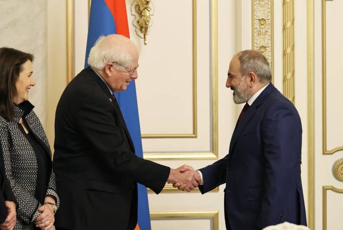 На встрече с Николом Пашиняном Дэвид Прайс подчеркнул необходимость возвращения азербайджанских сил на исходные позиции