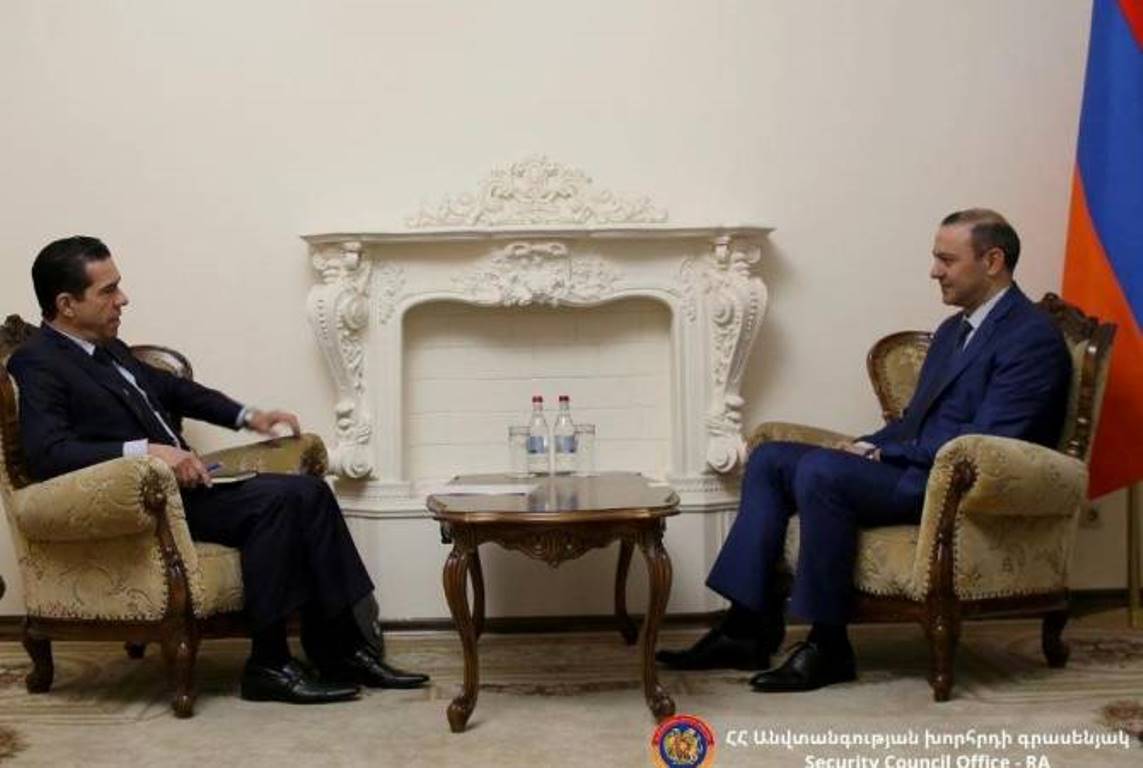 Секретарь Совбеза Армении представил послу Бразилии последствия недавней широкомасштабной агрессии Азербайджана