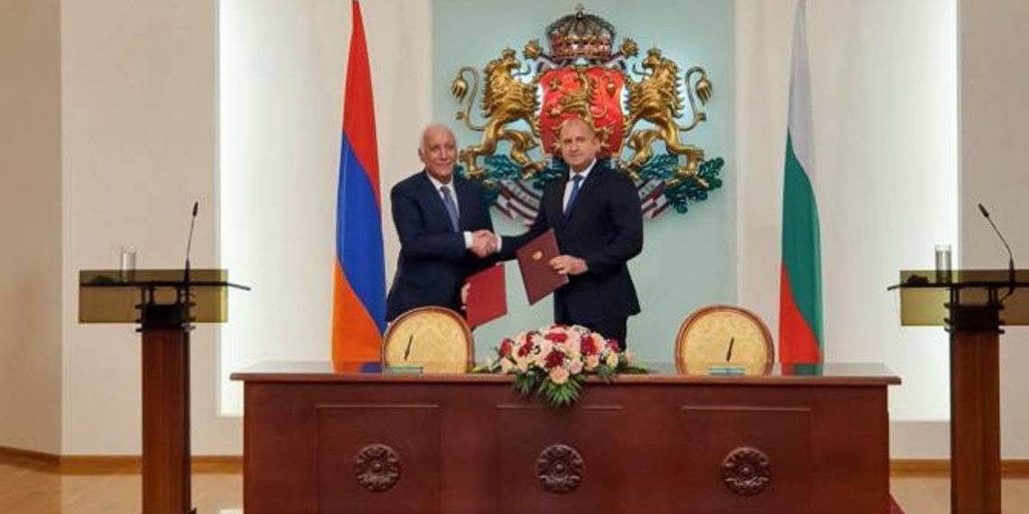 Президент Болгарии придает большое значение установлению стабильности и безопасности на Южном Кавказе