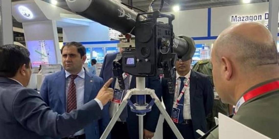 Министр обороны Армении посетил открывшуюся в Гандинагаре выставку DEFEXPO
