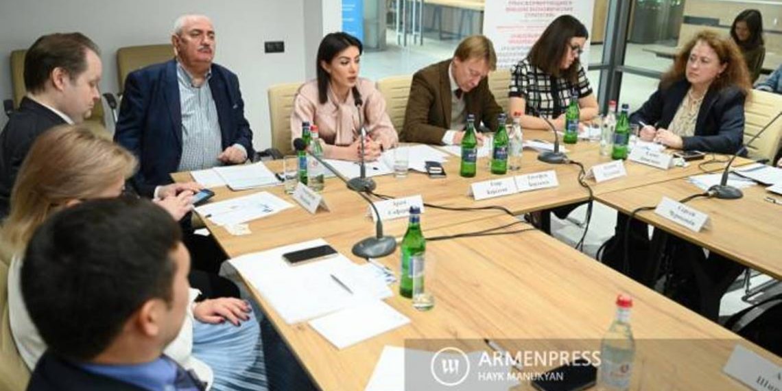 В Ереване армянские и российские эксперты обсудили перспективные направления развития ЕАЭС