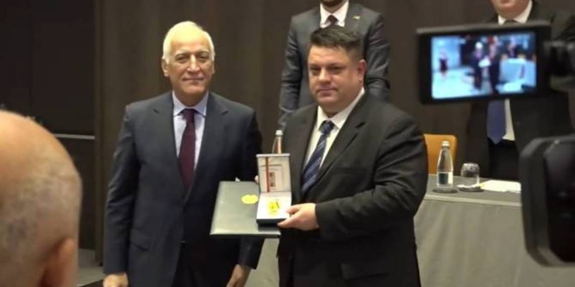 Президент Армении наградил Медалью признательности руководителя группы дружбы Болгария-Армения Афанаса Зафирова