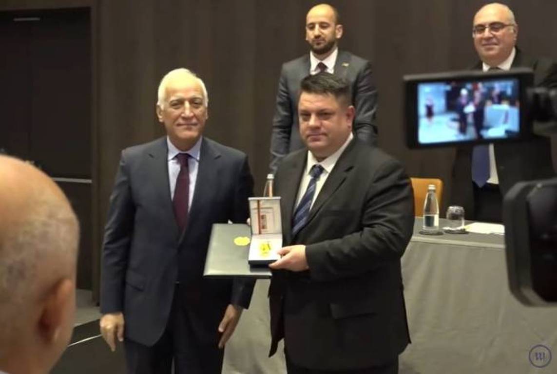 Президент Армении наградил Медалью признательности руководителя группы дружбы Болгария-Армения Афанаса Зафирова