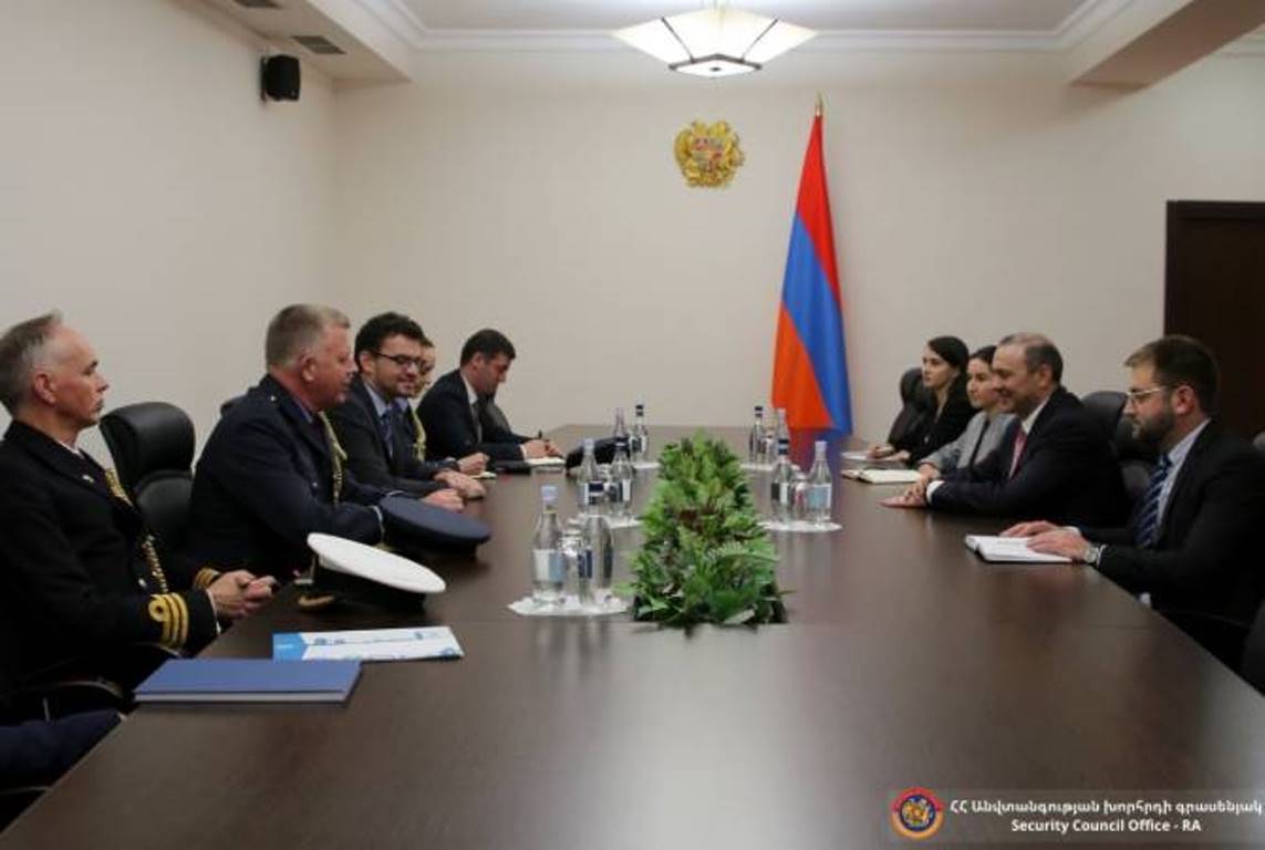 Секретарь СБ Армении представил главе отдела Восточной Европы Минобороны Британии последствия агрессии Азербайджана