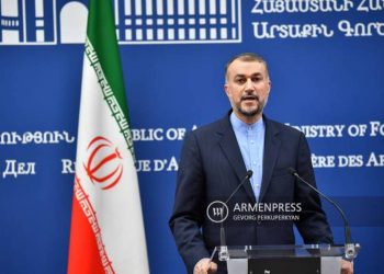 Иран предпримет все шаги, чтобы противостоять даже намерению изменить исторические границы в регионе: глава МИД Ирана