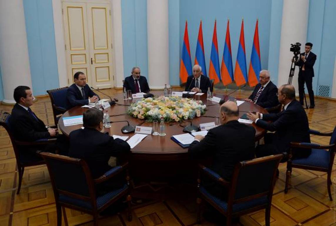 Совместными усилиями мы сможем увереннее двигаться вперед: президент Армении принял премьер-министров государств-членов ЕАЭС