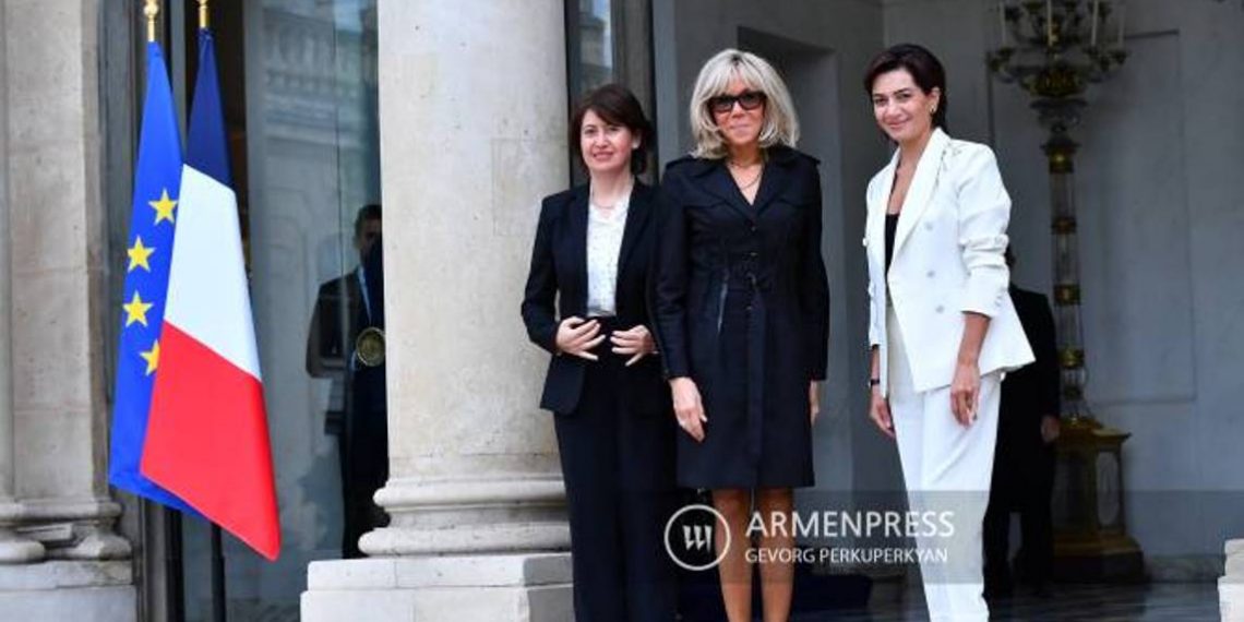 В Елисейском дворце состоялась встреча Анны Акопян с Бриджит Макрон