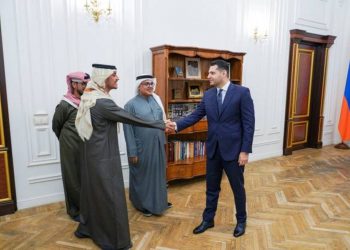 Вице-премьер Армении принял делегацию во главе с председателем Института Наследия Шарджи