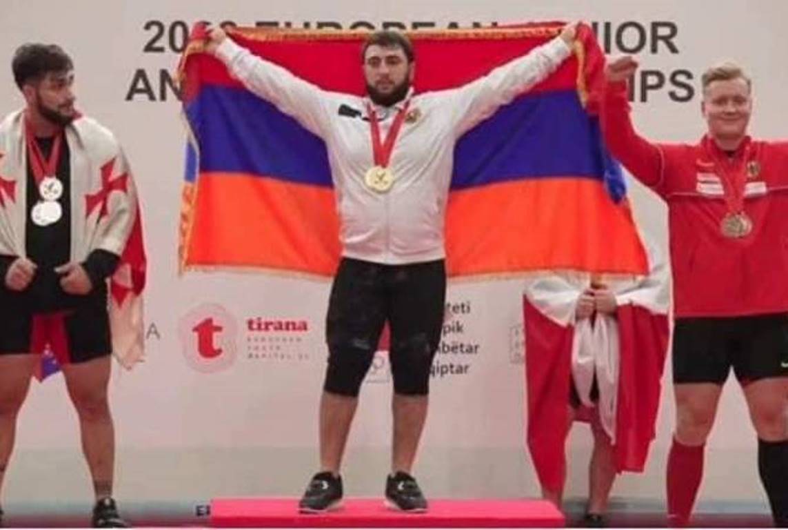 Юные тяжелоатлеты завоевали три золотые медали на чемпионате Европы