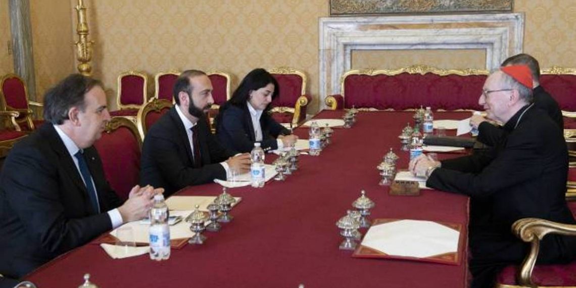Глава МИД Армении встретился с государственным секретарем Святого Престола Пьетро Паролином