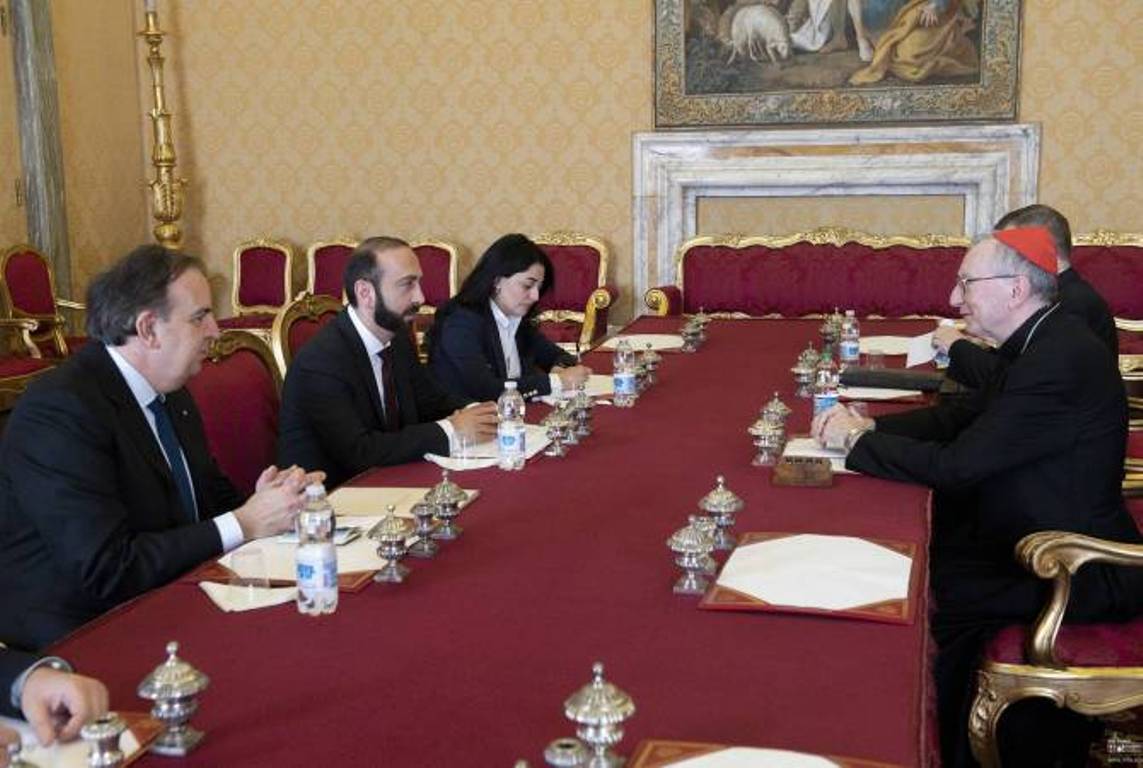 Глава МИД Армении встретился с государственным секретарем Святого Престола Пьетро Паролином