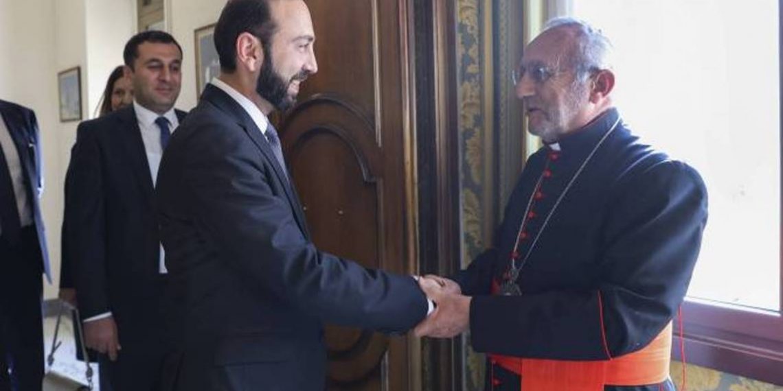 Глава МИД Армении встретился с Католикосом-патриархом Дома Киликийского Армянской Католической церкви
