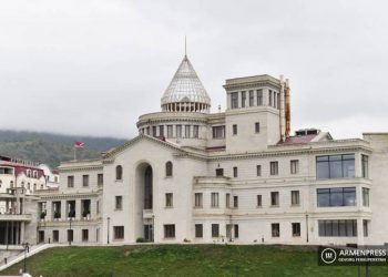 30 октября парламентские силы Арцаха созывают внеочередное заседание и митинг